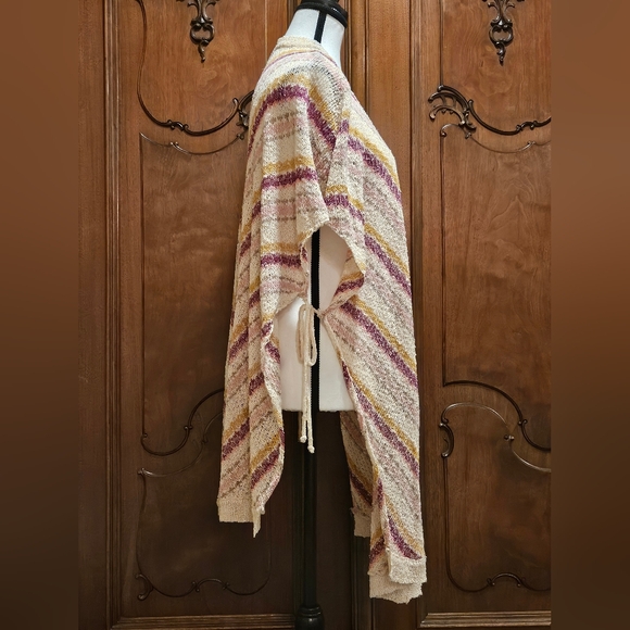 OS | Open Cardigan | Short Sleeved | V Knit Pattern | Side Ties - Picture 3 of 10